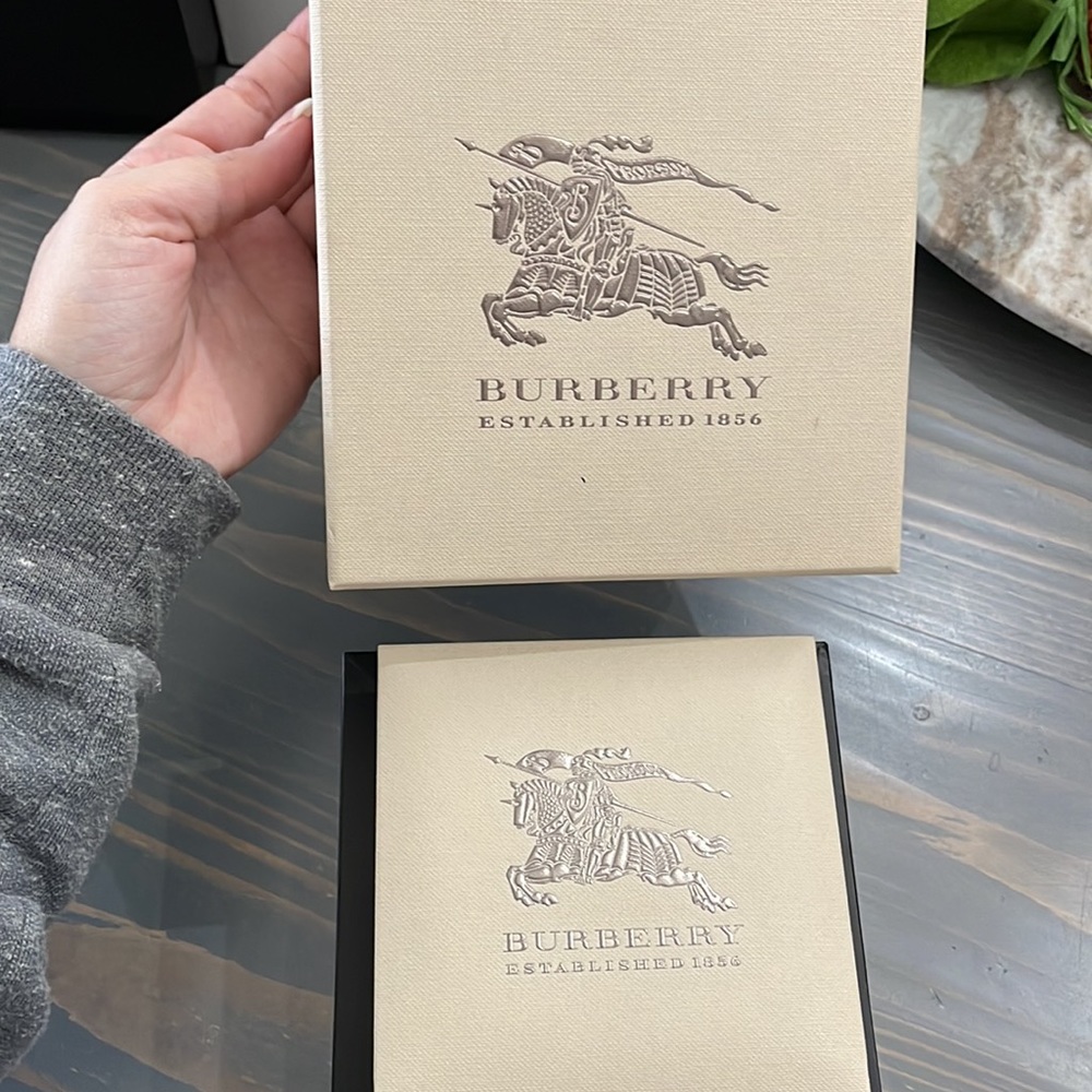 Burberry watch - Picture 7 of 8
